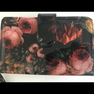 Mundi Organizer Wristlet Wallet